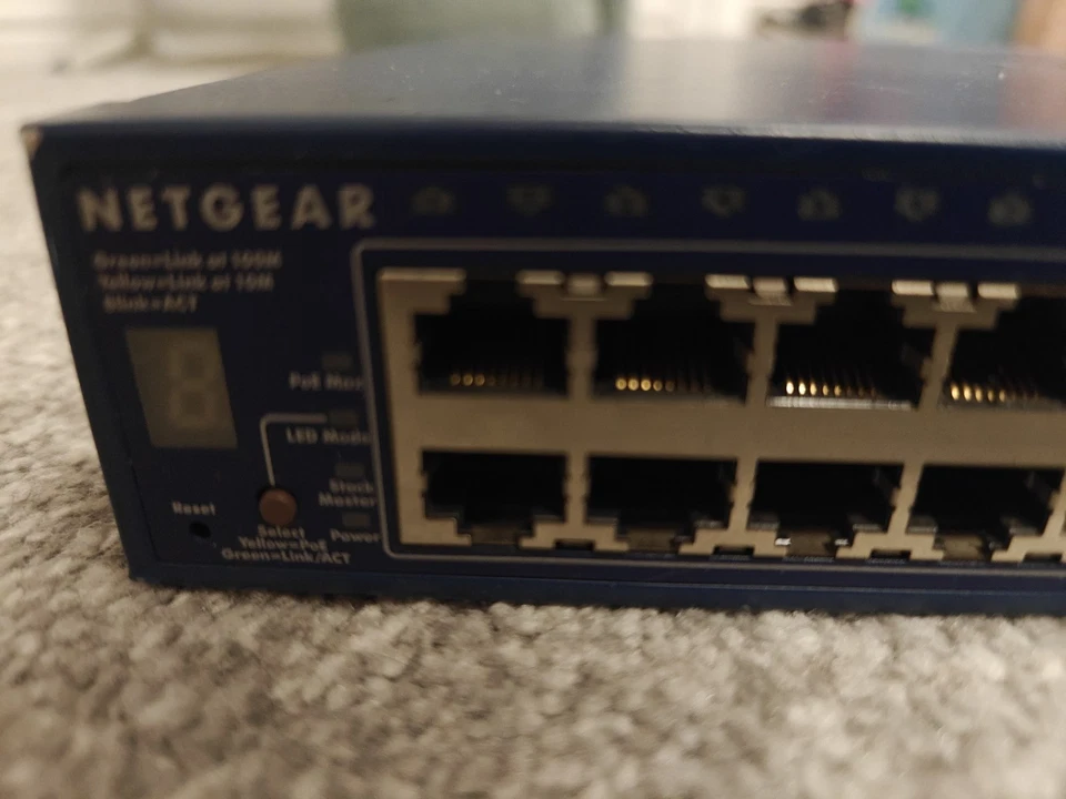 Netgear ProSafe FS752TPS 48Port 10/100 Switch (24XPoE) +2 X Gb SFP +4X GbRJ45 - Image 2 of 3