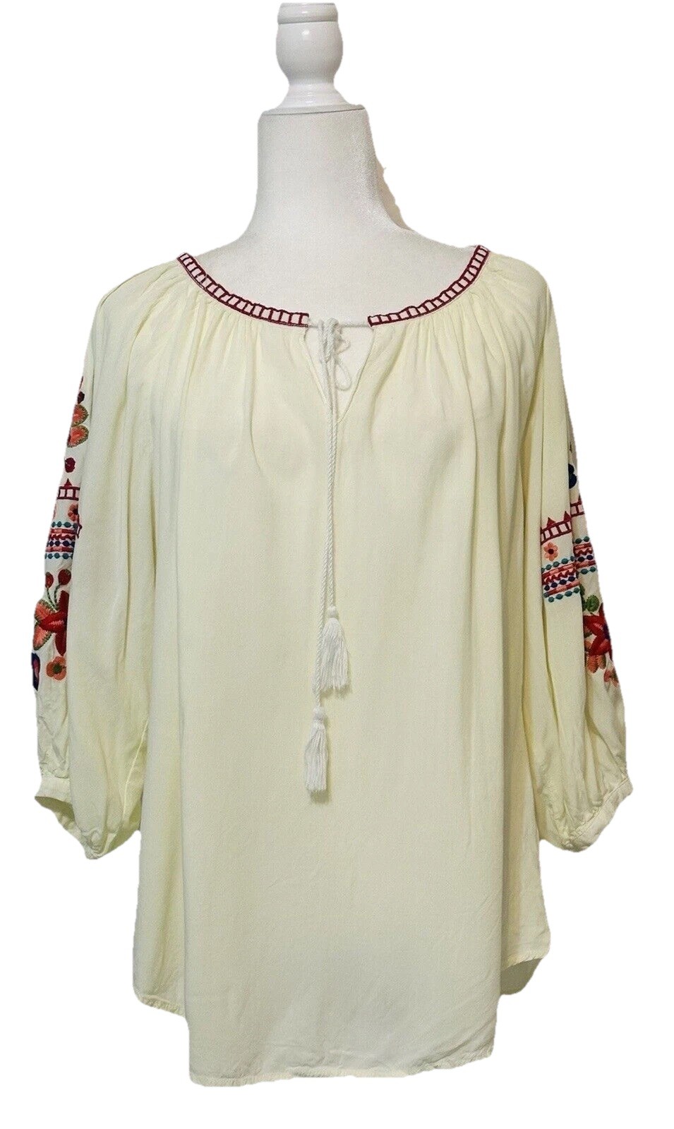 Solitaire Size L Floral Embroidered Blouse 3/4 Sleeve Boho Cottagecore Staple