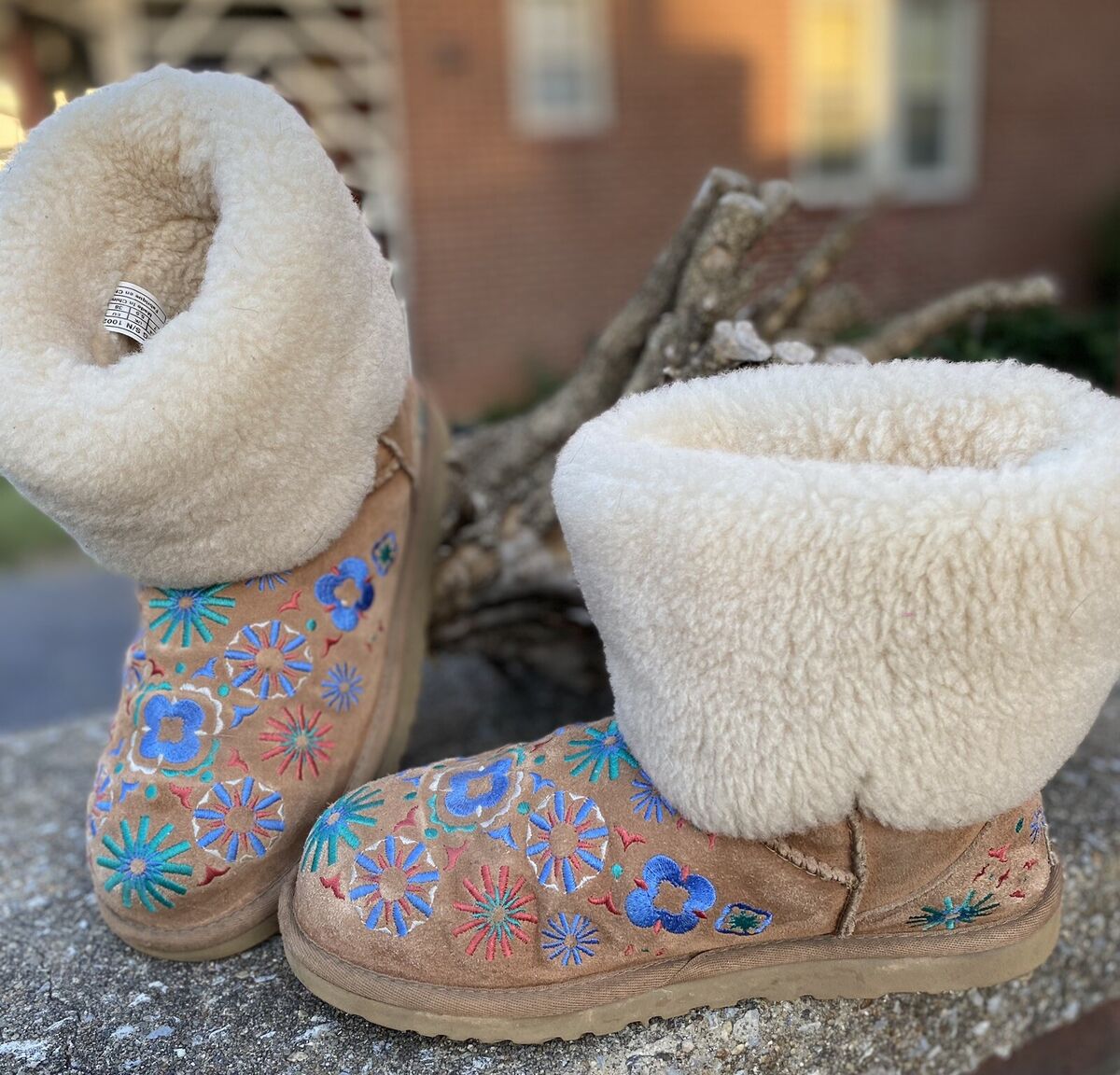 UGG AUSTRALIA EMBROIDERY CHESTNUT FLORAL ANKLE BOOTS UGG AUSTRALIA EMBROIDERY CHESTNUT FLORAL ANKLE BOOTS