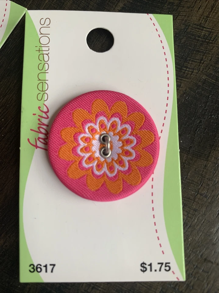 FABRIC COVERED BIG FLOWER BUTTONS SENSATIONS BY BLUMENTHAL, VTG 60'S LOOK 1 1/4” - Image 2 of 4