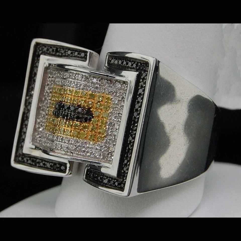 Anillo para hombre Pavé Pinky de 0,65 quilates chapado en oro blanco de 14 quilates amarillo y blanco Foto 4 de 4