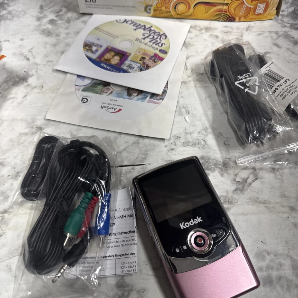 Kodak Zi6 128 MB Camcorder - Pink - Image 2 of 4