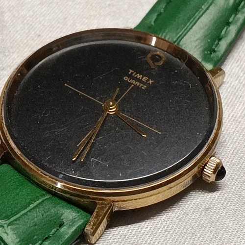 Vtg. 80s Timex Gold Tone Black Dial Dress Men's Quartz Watch 33.4mm