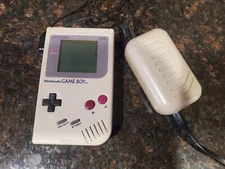  Original Nintendo GameBoy  Handheld Video Game Console & ac power 