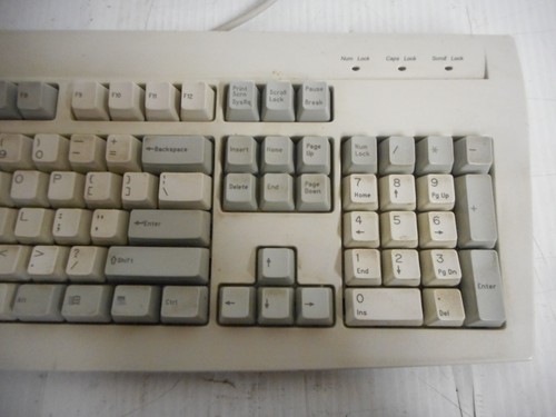 Gateway Vintage PS2 White Keyboard Model 7001049 - Picture 3 of 7