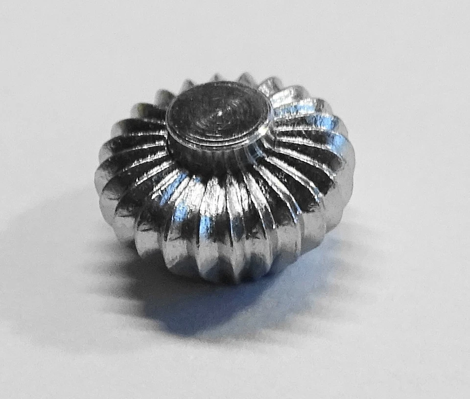 COURONNE REMONTOIR MONTRE AVEC POUSSOIR LOUIS XV CHROMEE - Photo 2/3