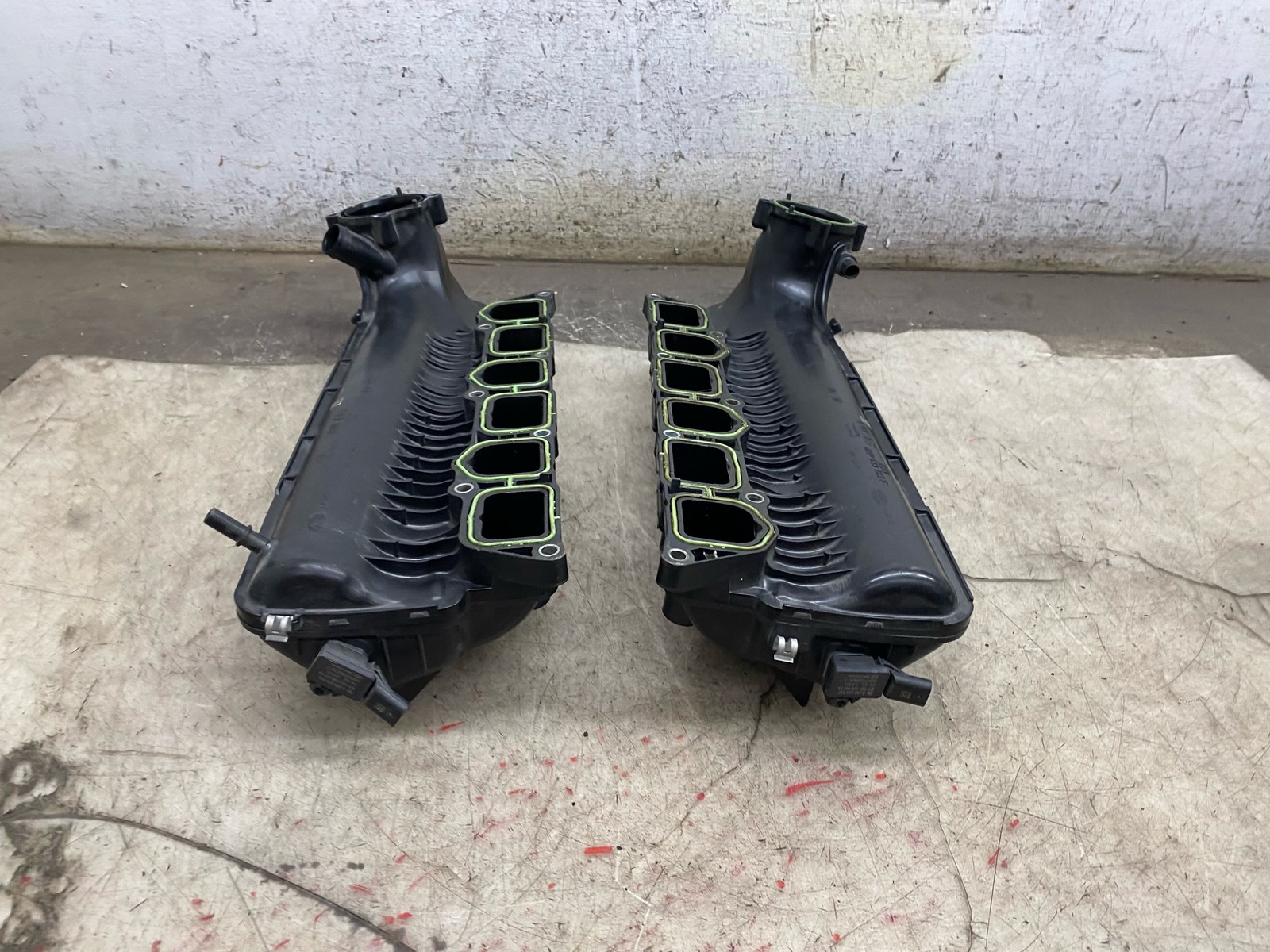 2017 BENTLEY BENTAYGA 6.0L W12 ENGINE INTAKE MANIFOLD SET 07P133185F 07P133185E