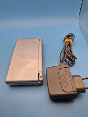 Nintendo DS Lite Spielkonsole | SILBER | Sehr guter Zustand | Getestet  - Bild 1 von 4