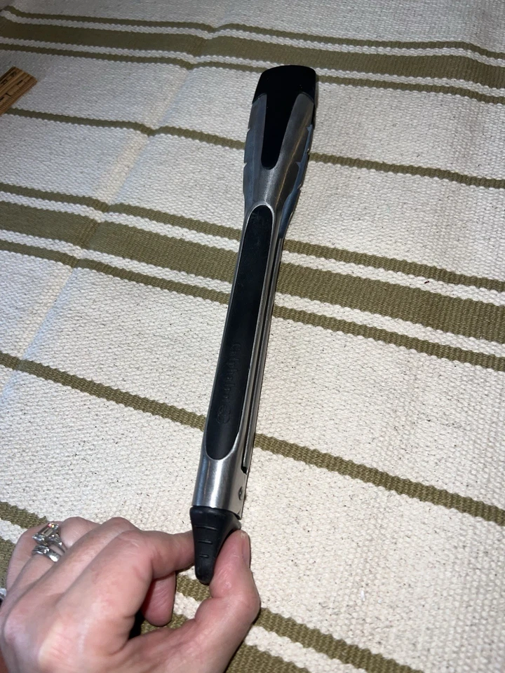 Pinzas Calphalon de acero inoxidable y silicona de 12 pulgadas Foto 4 de 4