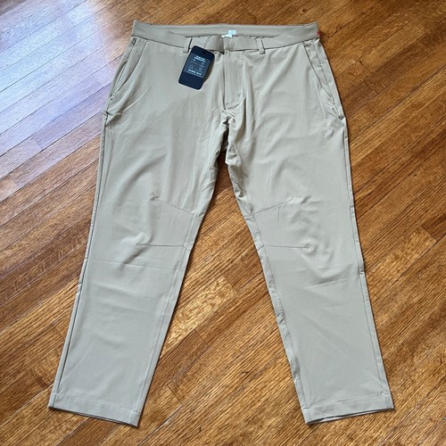Neu mit Etikett Fabletics The Only Herrenhose 38 x 30 beige schmale Passform Performance Stretch Golf