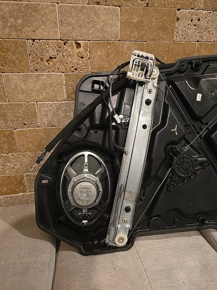 OEM 2011-23 DODGE CHARGER FRONT LEFT DRIVER DOOR WINDOW REGULATOR CARRIER PANEL — 第 2/4 张图片