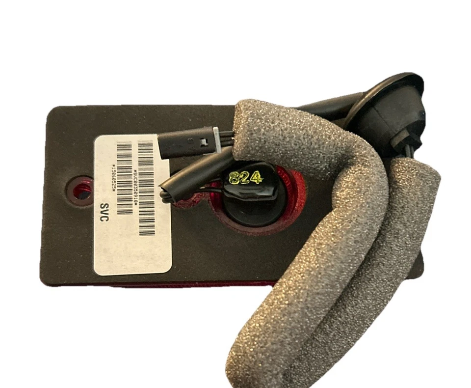 Genuine GM 2003-2009 Hummer H2 15060525 LH Rear Outer Roof Mtd. Red Marker Lamp - Image 4 of 4