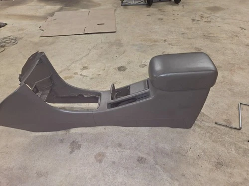 97-01 TOYOTA CAMRY CENTER CONSOLE SHIFT SHIFTER PANEL CUP HOLDER  w/ Armrest Lid