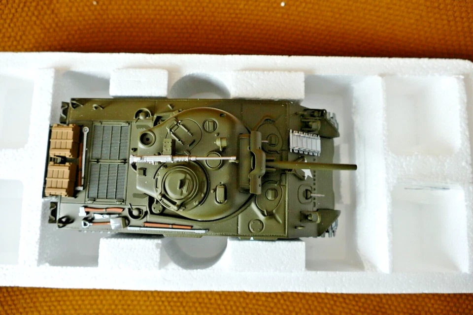 1:35 MINICHAMPS Tank Sherman M4A3 - Die cast Model Tank Scale 7" long WWII - Photo 3/4
