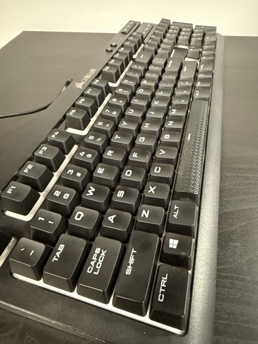 Corsair K68 RGB Keyboard - Cherry MX Red Switches - Picture 3 of 4