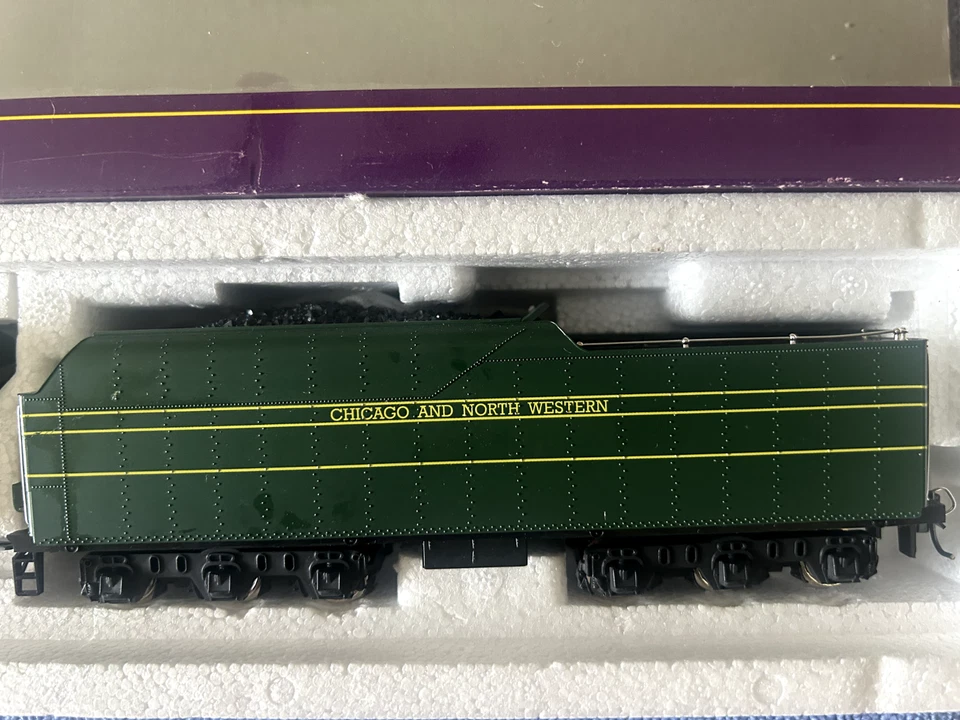 IHC 23008 - Chicago & Noth Western 4-6-4 Hudson Premier Brand New in Box - Image 3 of 4