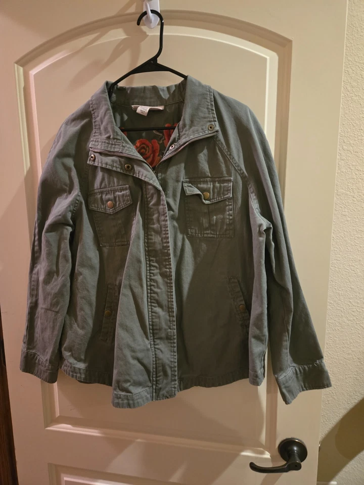 Chaqueta Style & Co Verde Bordado Rosas Talla L, Cremallera Foto 2 de 4