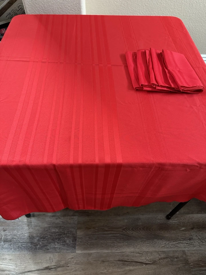 VTG 70" Round Red on Red Stripe Designer tablecloth & 4 napkins Polyester - Image 2 of 4