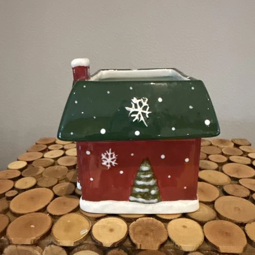 White Barn Candle Co Christmas Candle Birdhouse Cool Spruce 9.5 Oz CHIPPED image 6