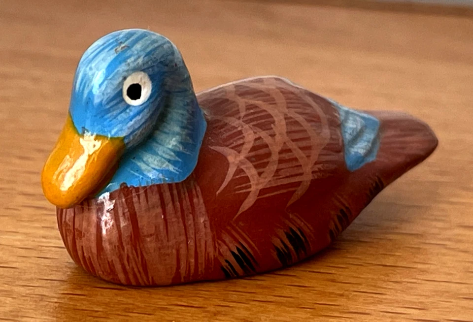 Petit Canard en Bois léger 4cm environ Miniature Peint Marron Bleu Superbe 🩵 - Photo 3/4