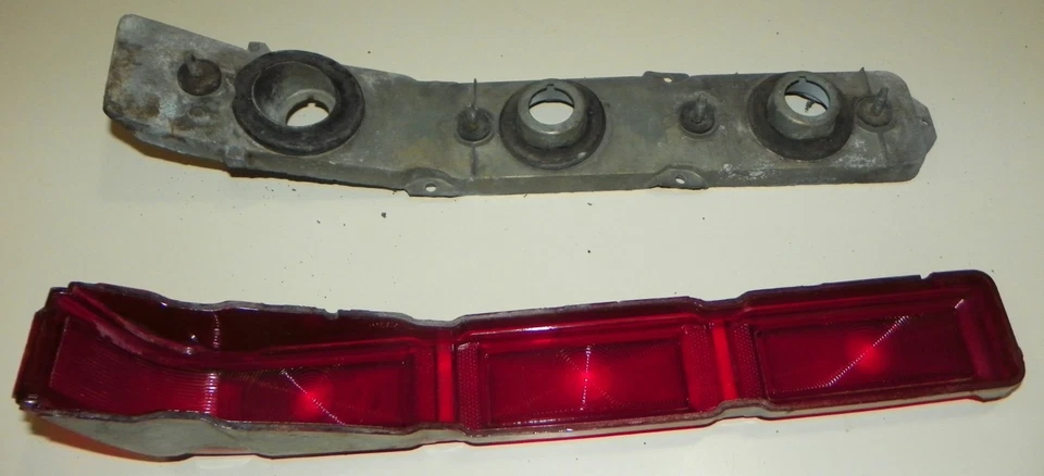 IMPALA SS 1966 ORIGINAL GM montaje de luz trasera lateral del pasajero Foto 4 de 4