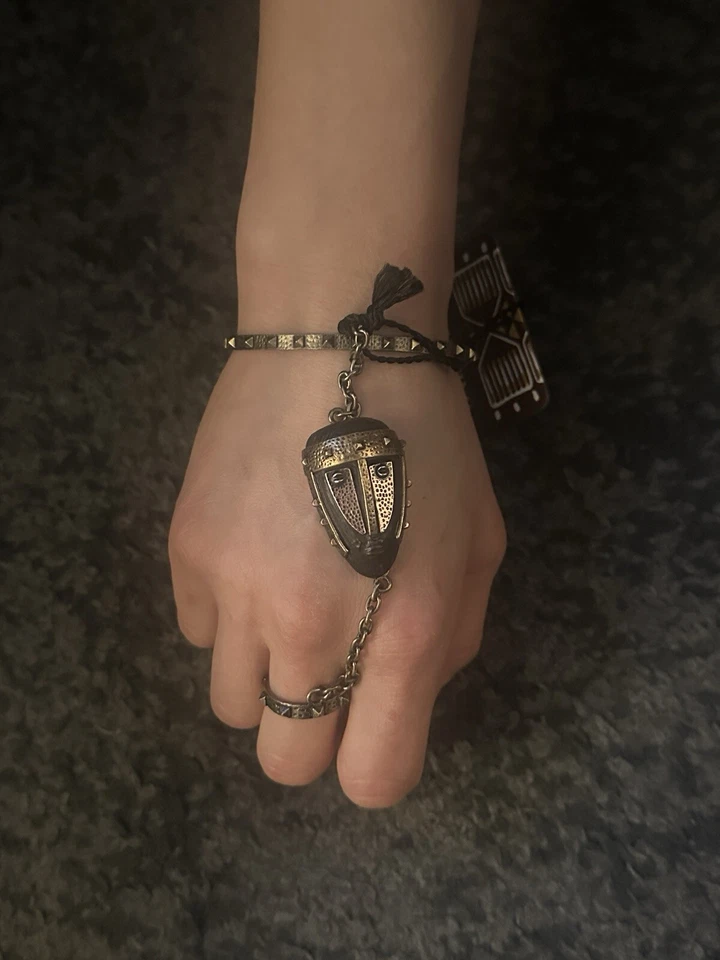 Brazalete y anillo máscara tribal de latón, bronce, madera Valentino Foto 2 de 4