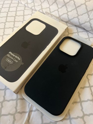 Apple - iPhone 14 Pro Silicone Case with MagSafe - Midnight- OPEN BOX