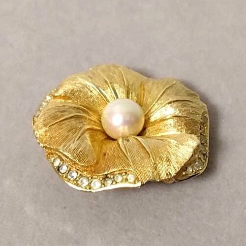 Christian Dior Vintage Gold Tone Flower Rhinestone Faux Pearl Brooch Pin w/ Box - Picture 11 of 19