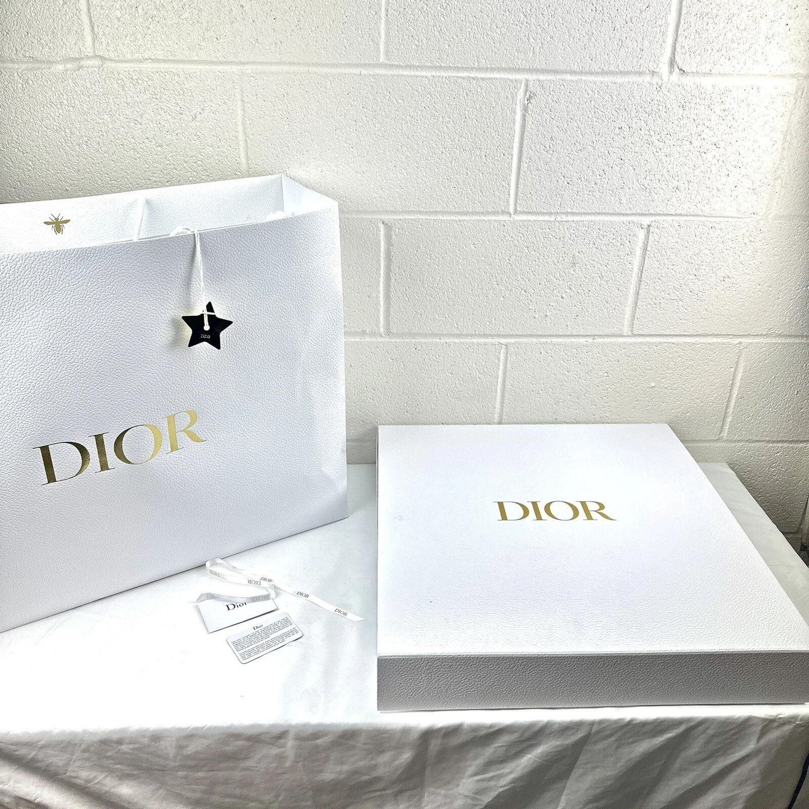 Authentique boîte Christian Dior XL pour livre + breloque + ruban + carte + sac shopping