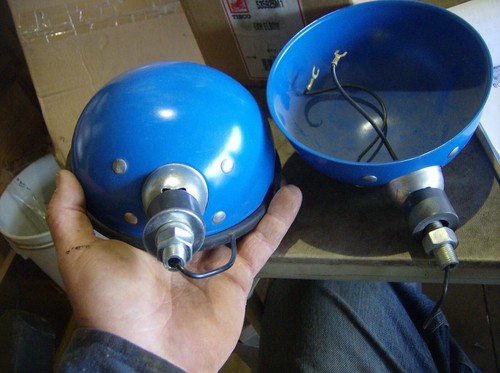 CARCASAS DE MONTAJE DE LUZ DE TRACTOR REDONDAS AZULES 1 CON LUZ - Imagen 3 de 3