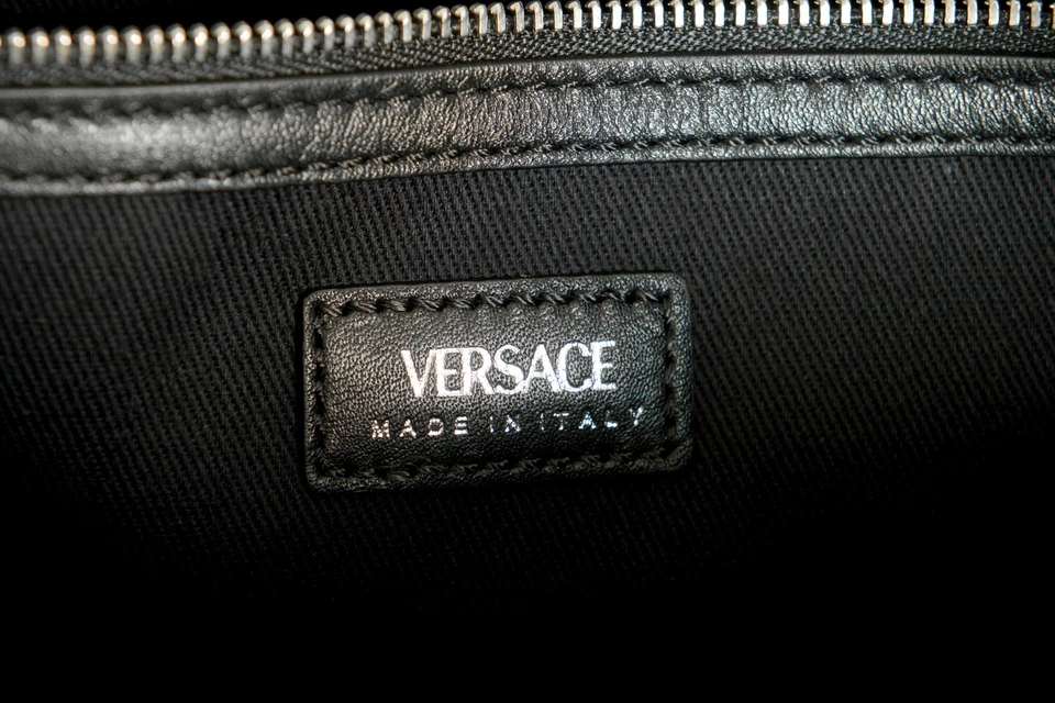 G1N con etiquetas Versace Mujer Negro 100 Cuero Cabeza de Medusa Logo Hobo Bolso de Mano Sho Foto 3 de 4
