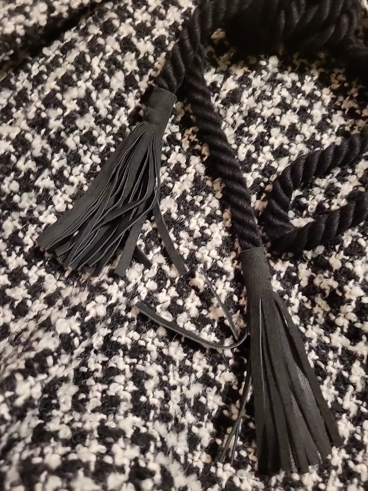 PANTALONES CORTOS MUJER L'AGENCE TALLA. Cinturón de borla trenzada blanco negro mezcla de lana 0 Foto 2 de 4