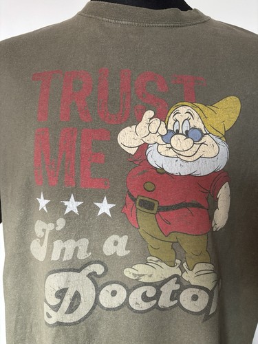 Disney x Hanes Snow White Doc Trust Me I'm a Doctor Grey T-shirt Men's XL Vintag - Picture 2 of 7