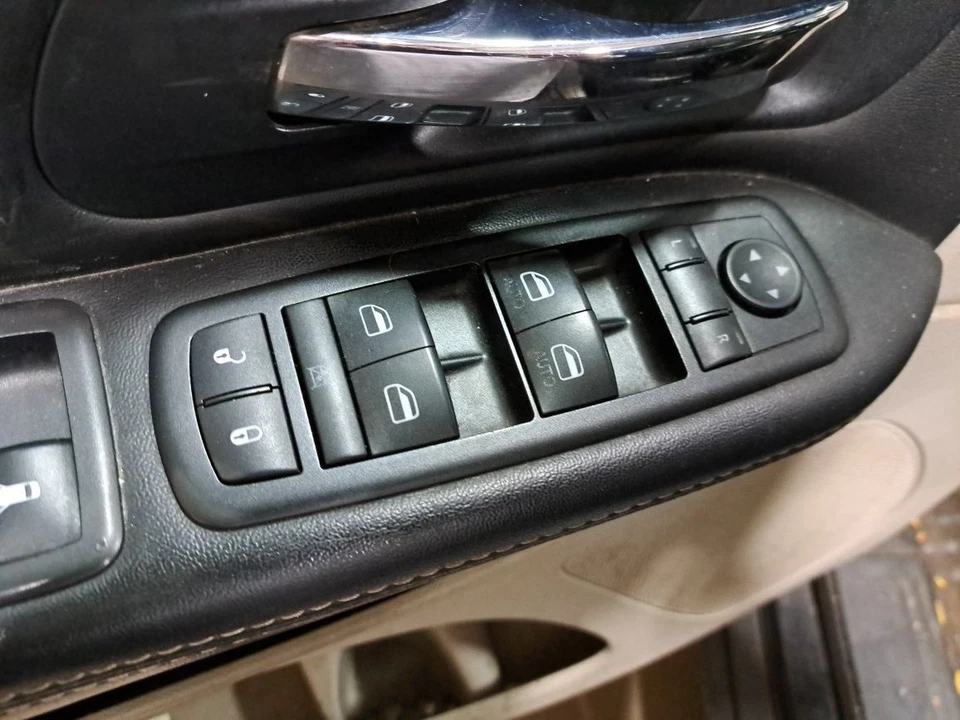 Strut 2014 Town & Country Van Sku#4294306 - Image 2 of 4