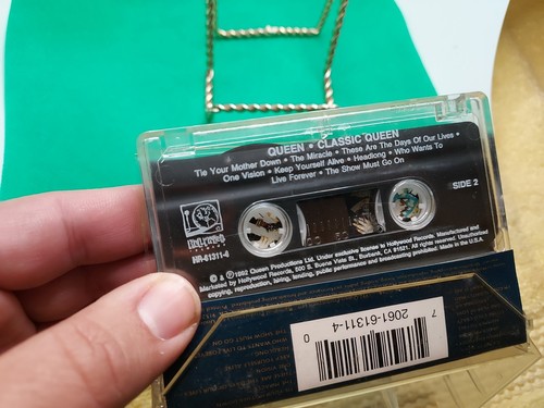 Classic Queen by Queen - 1992 Hollywood Records Tape 61311-4 - Picture 4 of 5