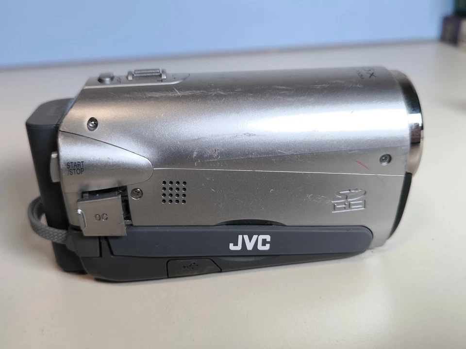 JVC GZ-MS95 SE  Camcorder   JVC Silber 35X Optical Zoom   - Bild 4 von 4