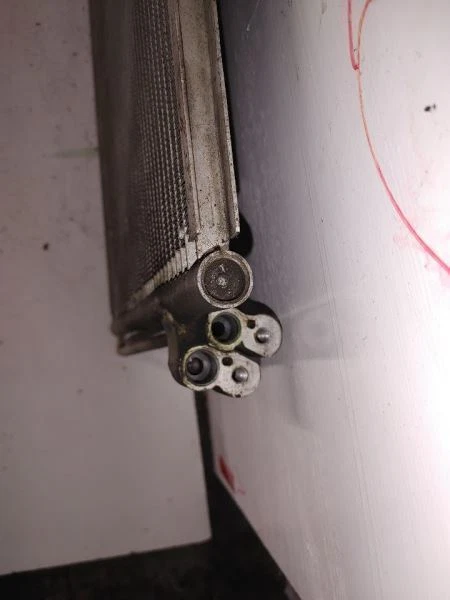 BMW 545I 2005 condensador de CA Foto 2 de 4