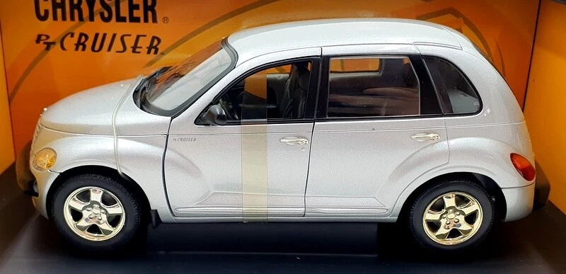 Gate 1/18 Scale Diecast 01091 - 2001 Chrysler PT Cruiser - Silver - Image 3 of 4
