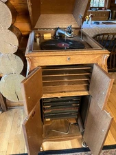 victrola record player antique Victor Talking Machine Co.