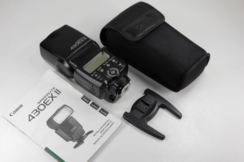 Canon Speedlite 430EX II External Flash w/carrying case