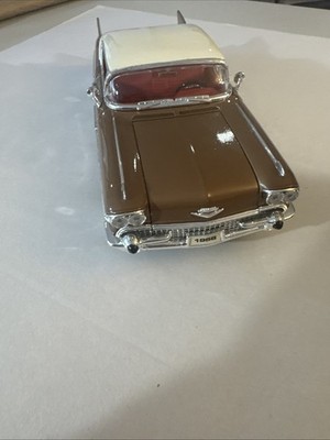 Road Signature 1958 Cadillac Eldorado Seville Biarritz 1:18 Scale Diecast Car
