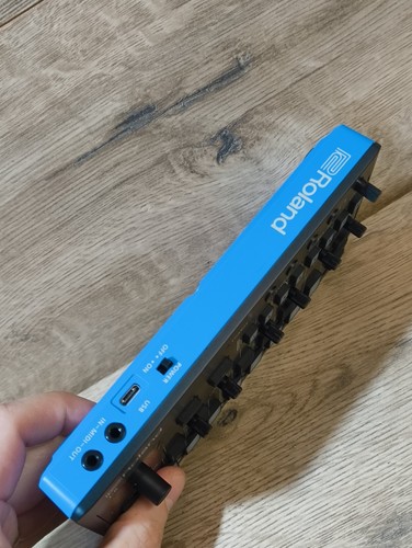 Roland J-6 Sintetizzatore di accordi - Foto 4 di 10