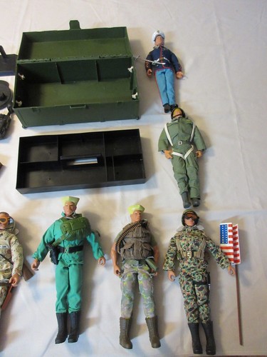 Vintage GI JOE LoT 125 PIECES HASBRO ACTION FIGURES Weapons,Clothes,Accessories - Picture 2 of 5
