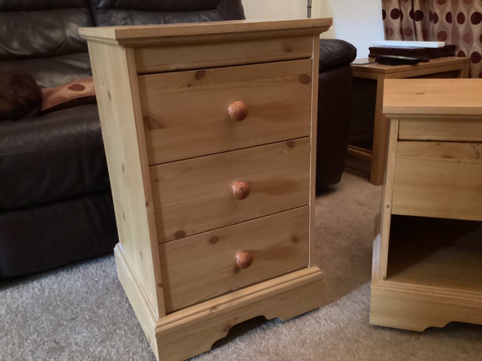 Pine effect bedroom furniture set of 4 pieces on castors solid