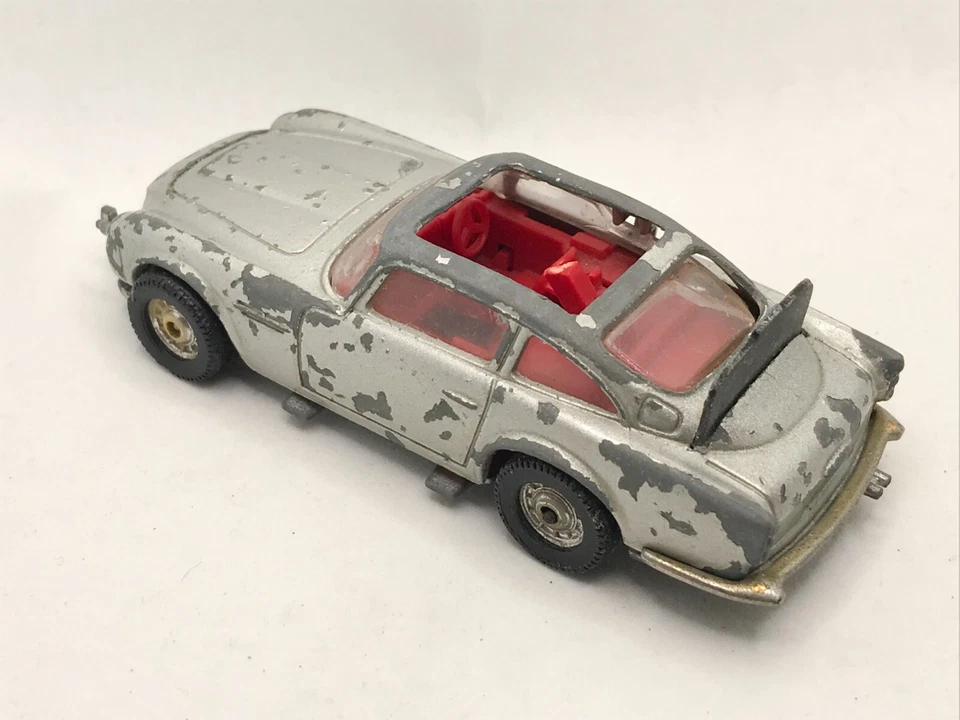 CORGI TOYS WHIZWHEELS # 270 JAMES BOND ASTON MARTIN DB5 1/43 SCALE DIECAST 1976 - Image 2 of 4