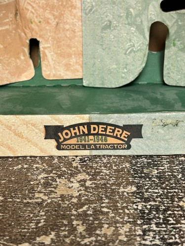 SpecCast 1/16 John Deere 1941-1946 Model LA Tractor Box Box Only No Tractor - Picture 2 of 19