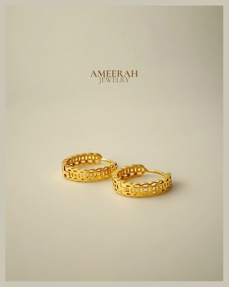 18K Solid Gold Huggies: Money Catcher Hoop Earrings (11mm) - Image 2 of 4