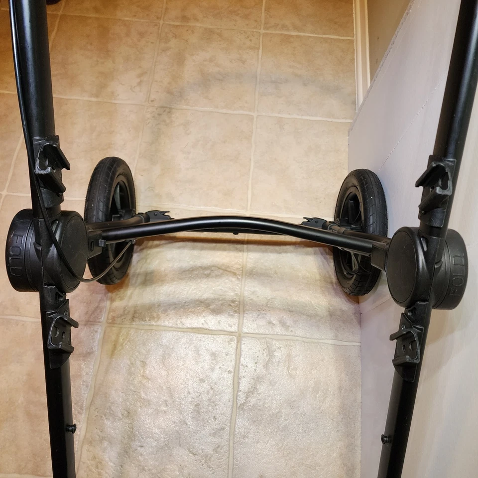 Cochecito City Select by Baby Jogger marco chasis negro 4 ruedas modelo #1959503 Foto 3 de 4