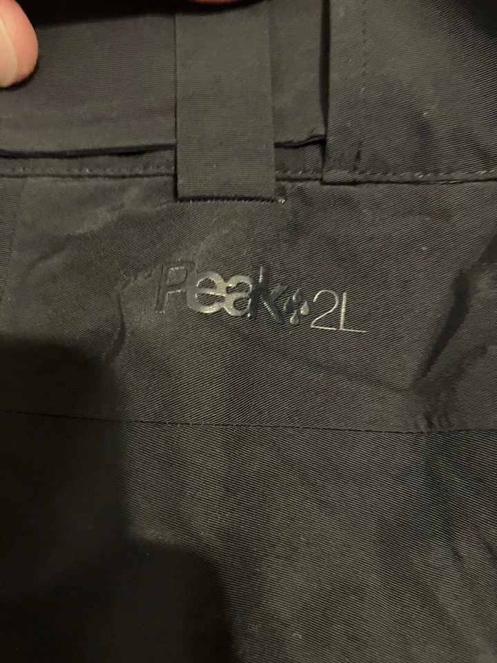 Pantalones de nieve aislados en polvo REI para mujer talla pequeña negros Foto 4 de 4