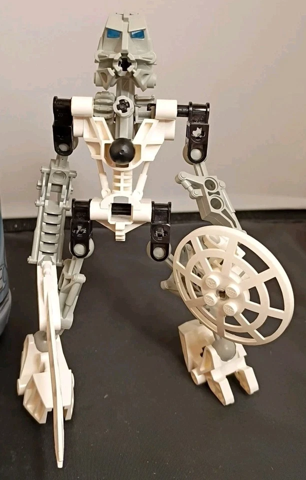 Lego Bionicles: Kopaka (8536) 2001 quase completo capacete faltando com lata original  - Imagem 2 de 4